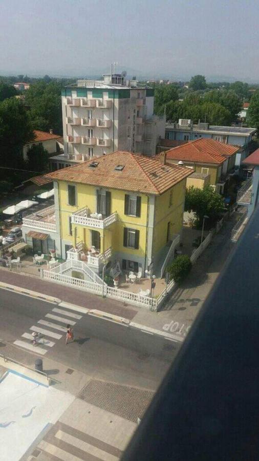 Hotel Villa Laura Римини Экстерьер фото