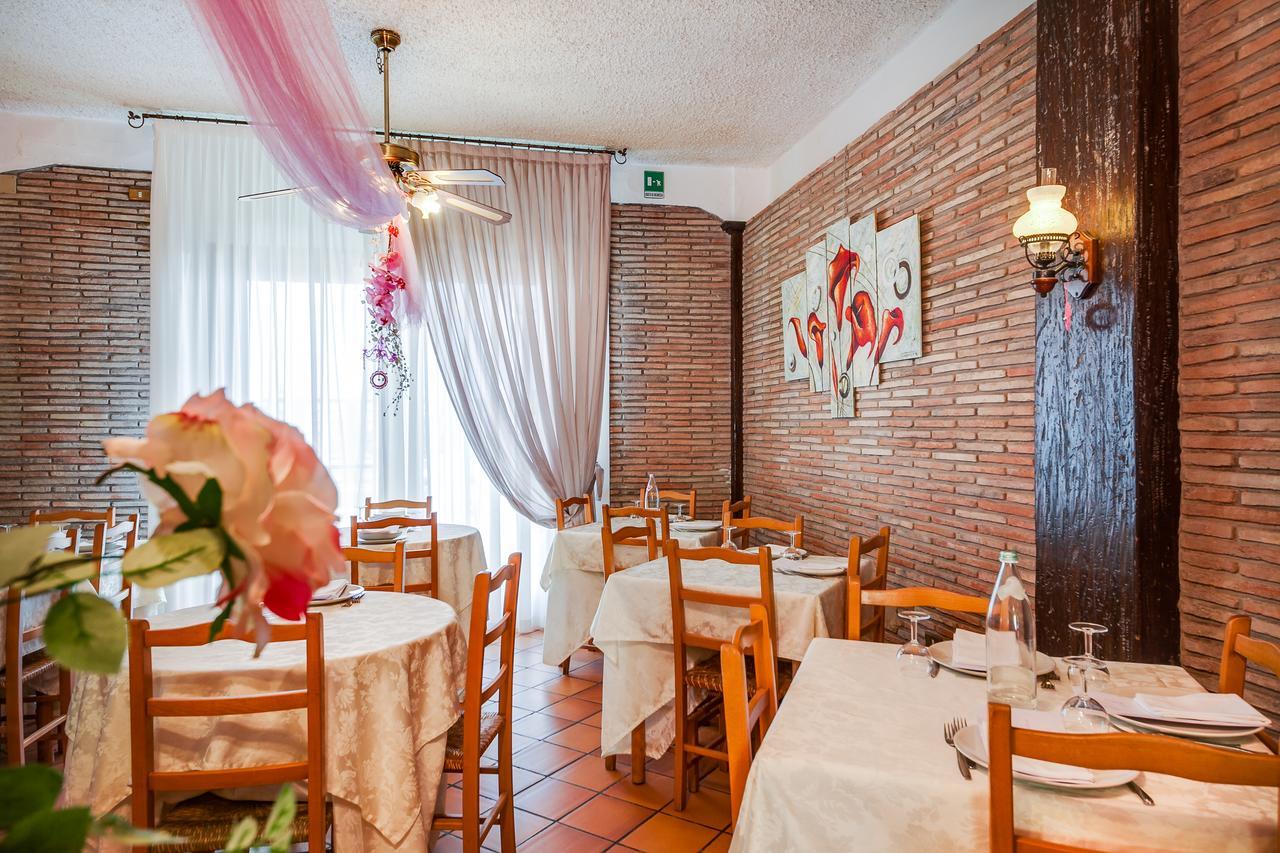 Hotel Villa Laura Римини Экстерьер фото