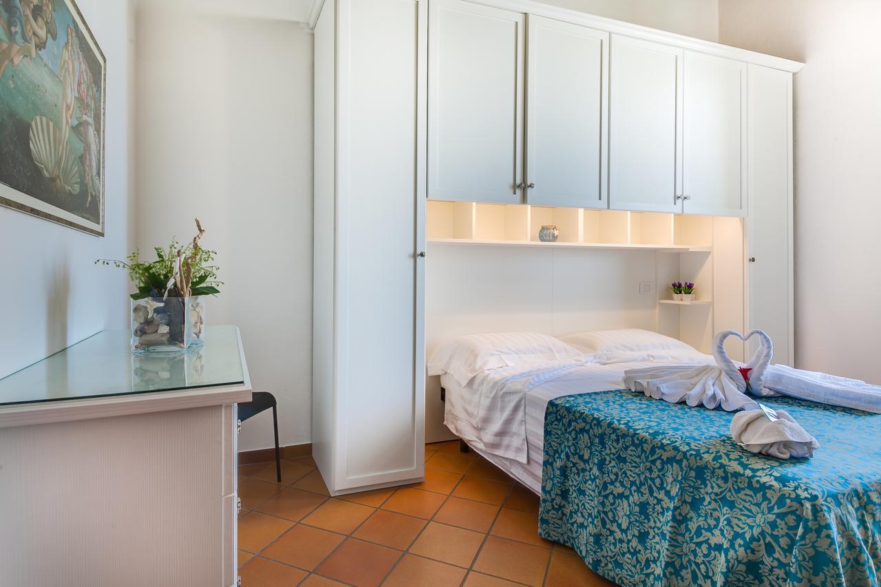 Hotel Villa Laura Римини Экстерьер фото