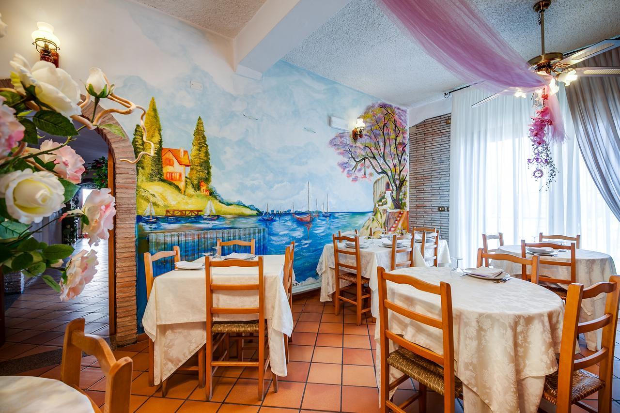 Hotel Villa Laura Римини Экстерьер фото