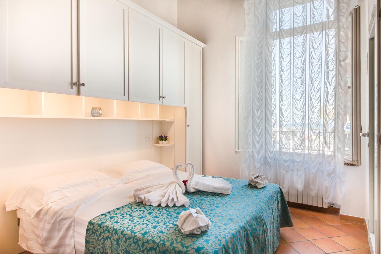 Hotel Villa Laura Римини Экстерьер фото