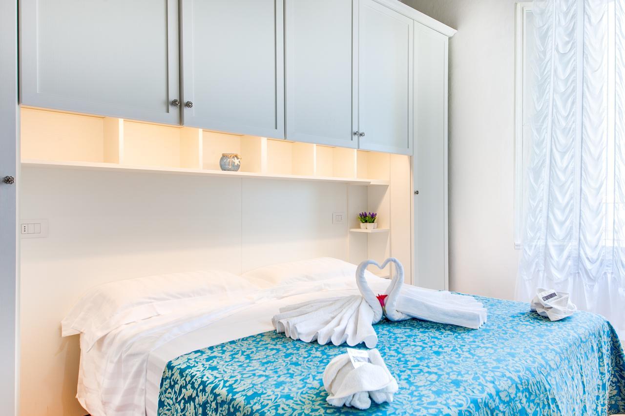 Hotel Villa Laura Римини Экстерьер фото