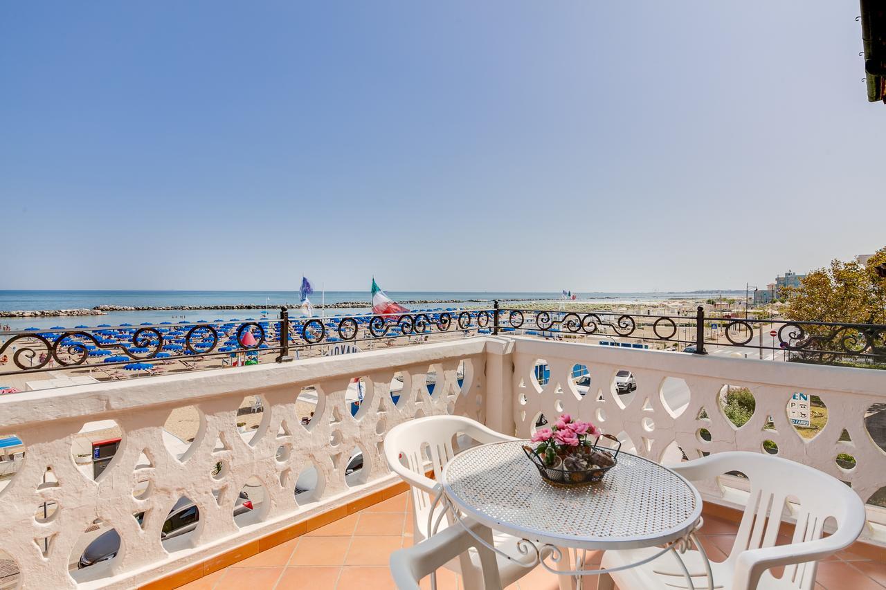 Hotel Villa Laura Римини Экстерьер фото