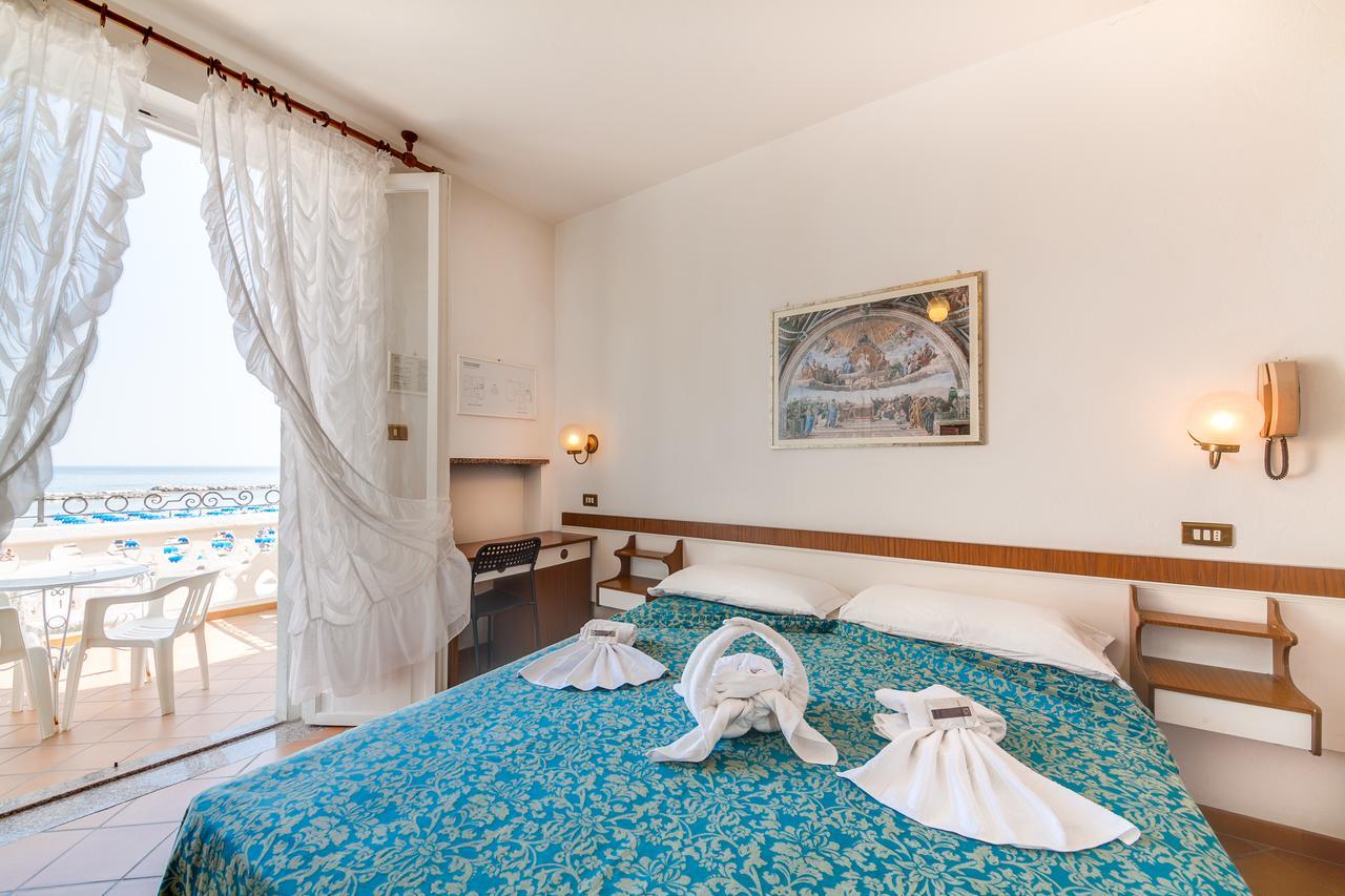 Hotel Villa Laura Римини Экстерьер фото