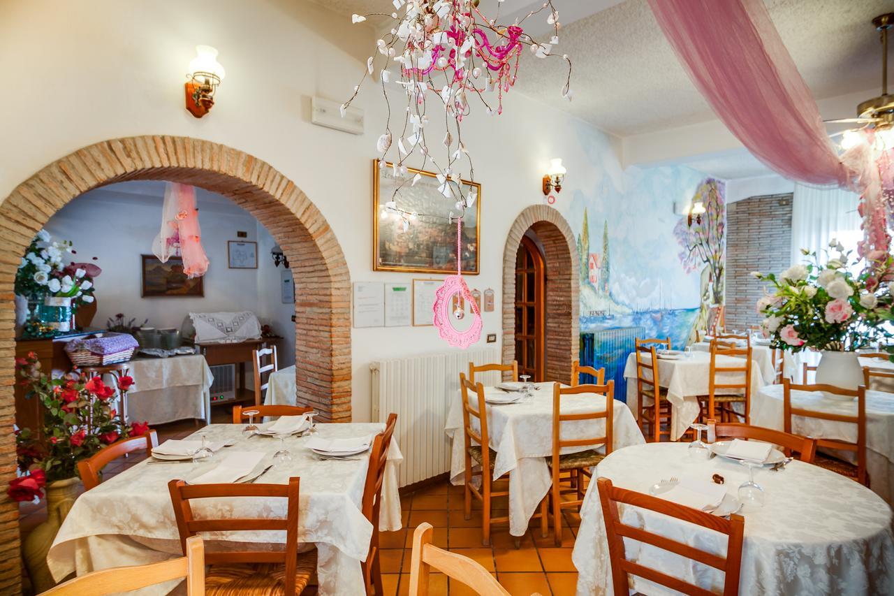 Hotel Villa Laura Римини Экстерьер фото
